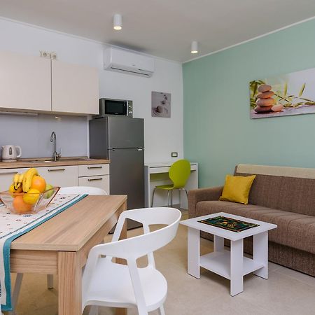 Apartmani Marko I Ana Marina Exterior foto