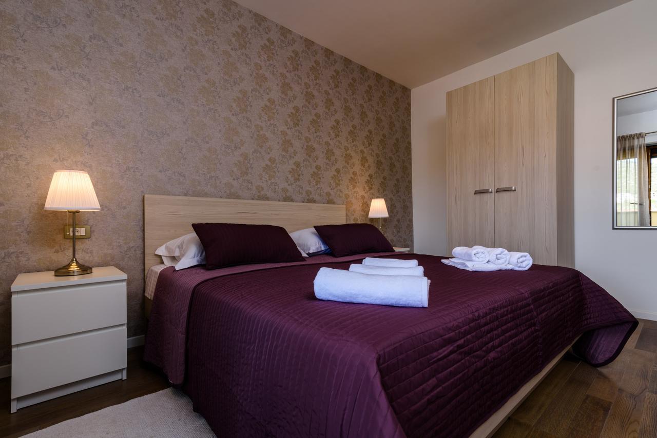 Apartmani Marko I Ana Marina Exterior foto